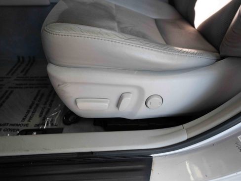 Used 2012 Toyota Camry XLE image 12