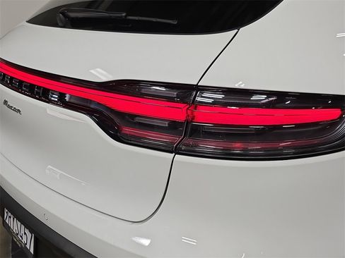 Used 2025 Porsche Macan image 30