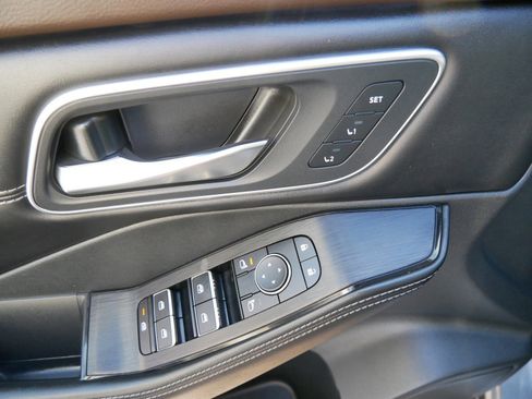 Certified 2023 Nissan Rogue Platinum w/ Platinum Premium Package image 17