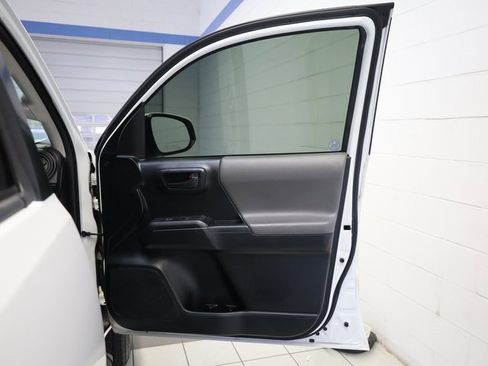 Used 2017 Toyota Tacoma SR image 23