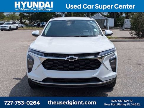 Used 2025 Chevrolet Trax LT w/ Driver Confidence Package FWD image 8