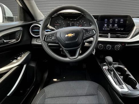 Used 2026 Chevrolet Trax LS w/ LS Convenience Package FWD image 8