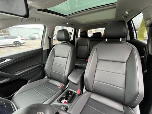 Certified 2021 Volkswagen Tiguan SE w/ Panoramic Sunroof Package image 40