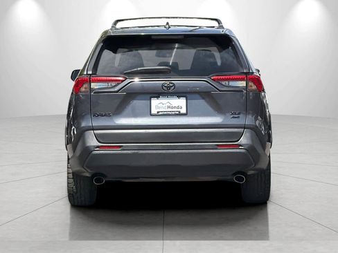 Used 2020 Toyota RAV4 XLE AWD/4WD image 7