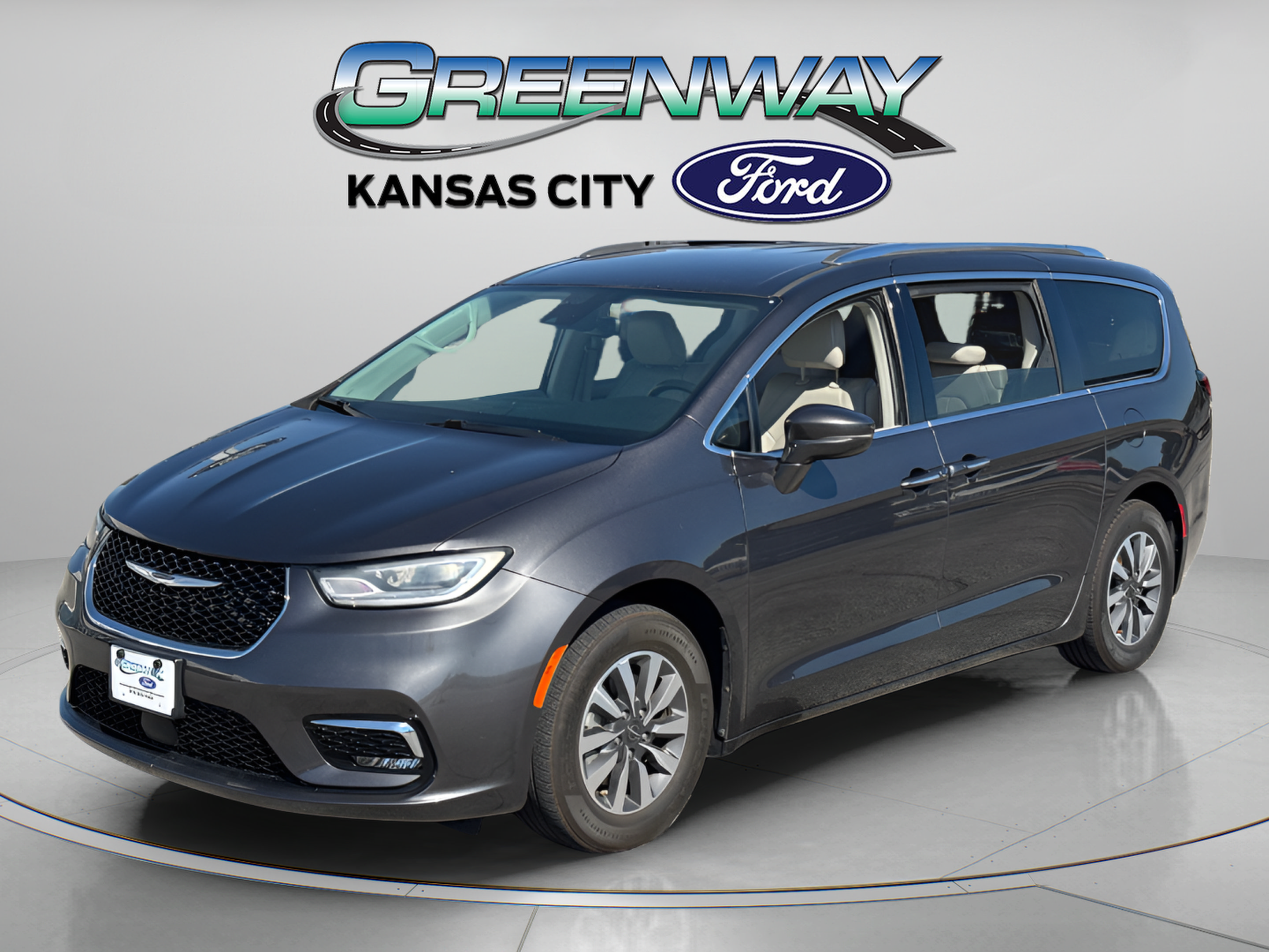 Used 2021 Chrysler Pacifica Touring-L FWD image 3