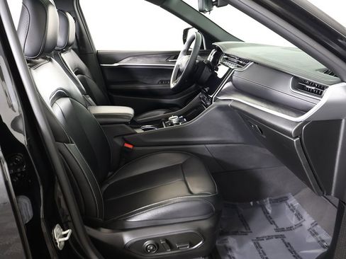 Used 2024 Jeep Grand Cherokee L Limited w/ Luxury Tech Group II image 36