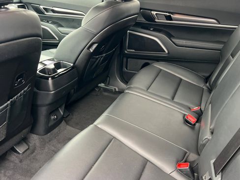 Certified 2025 Kia Telluride LX image 13