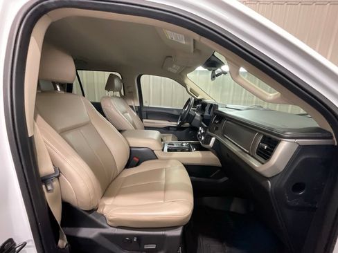 Used 2022 Ford Expedition XLT RWD image 13