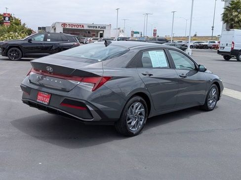 Used 2024 Hyundai Elantra SEL FWD image 8