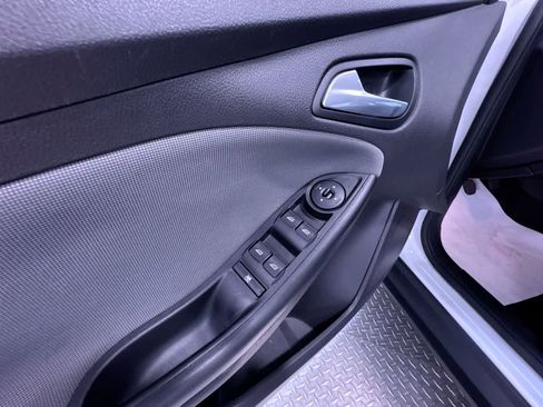Used 2014 Ford Focus SE FWD image 12