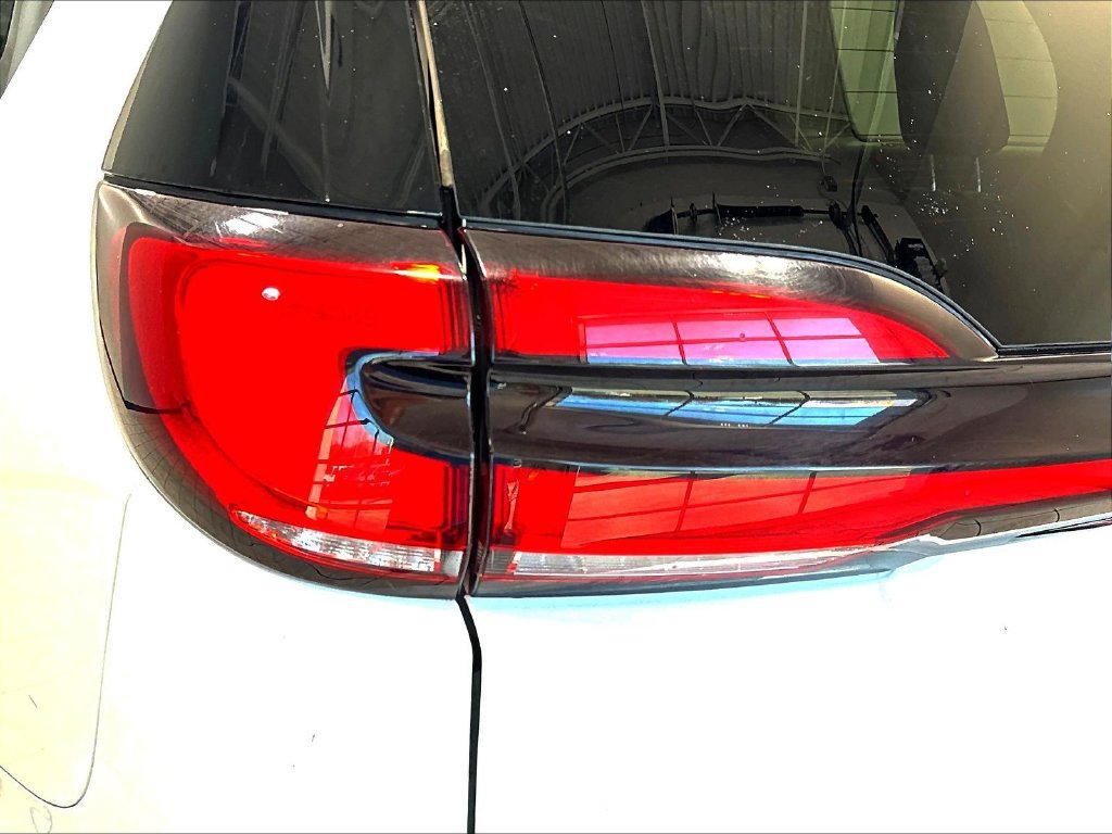 Used 2024 Chrysler Pacifica Touring-L FWD image 26