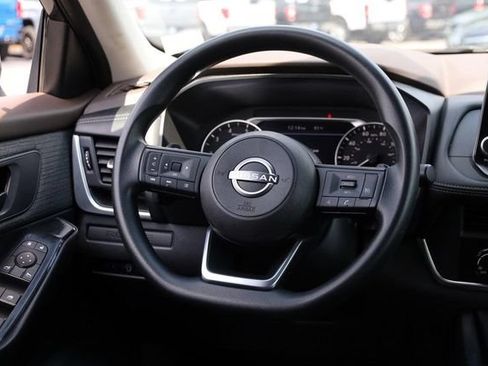 Used 2023 Nissan Rogue S AWD/4WD image 21