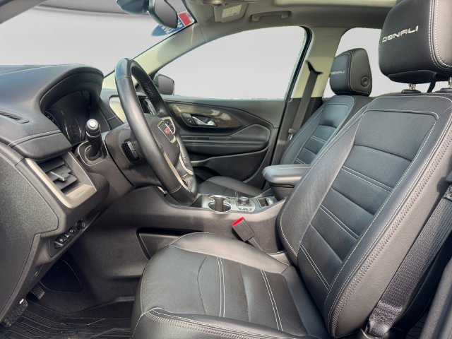 Used 2024 GMC Terrain Denali w/ Denali Premium Package AWD/4WD image 11