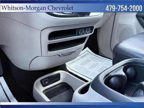 Used 2023 Chrysler Pacifica Touring-L FWD image 31