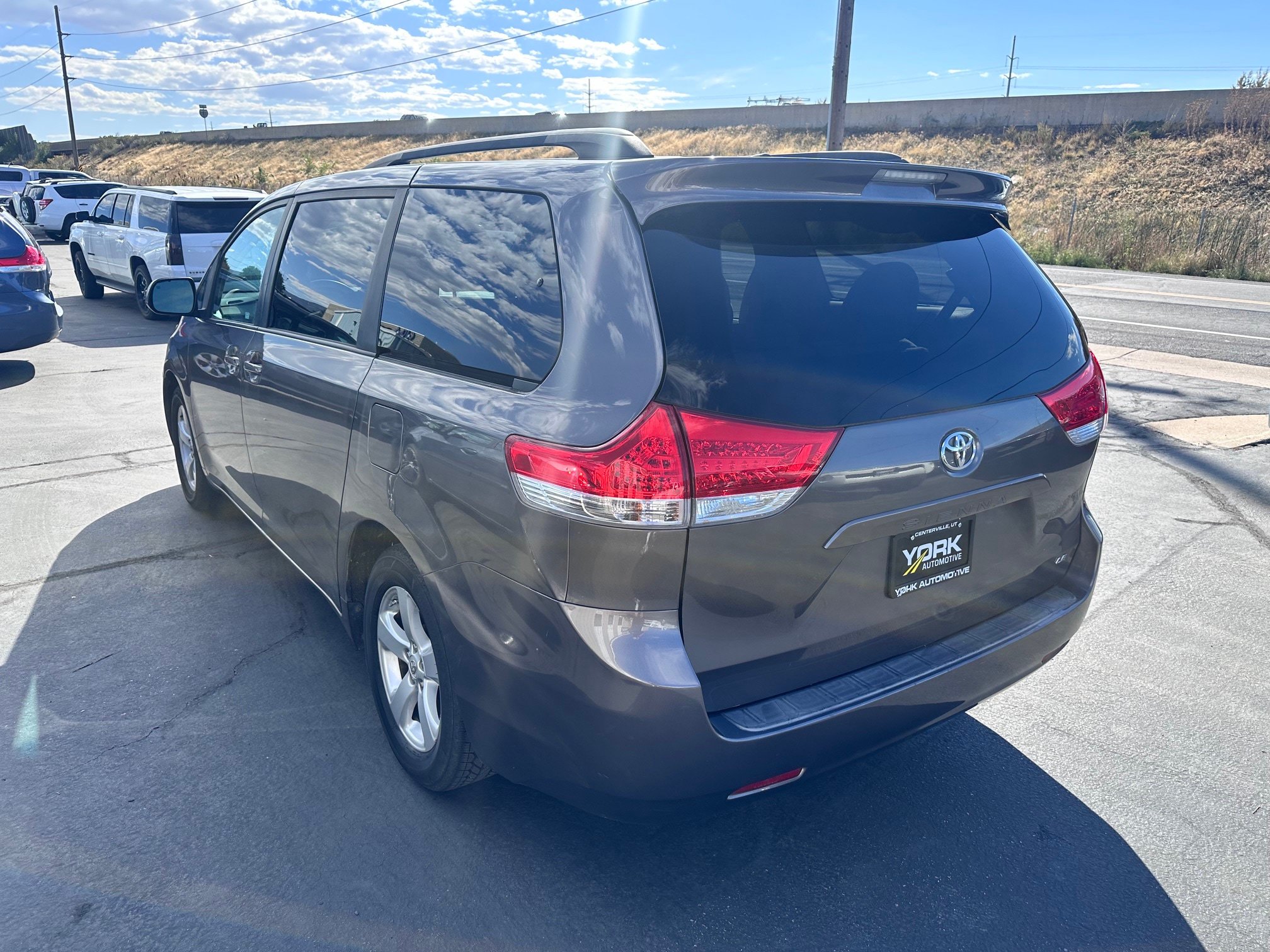 Used 2011 Toyota Sienna LE FWD image 4
