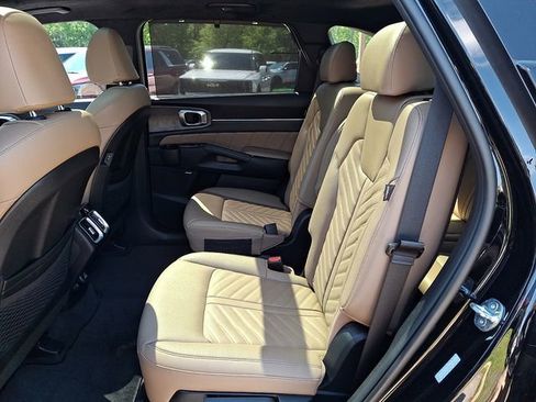 Used 2025 Kia Sorento SX Prestige w/ Olive Brown Leather Package AWD/4WD image 11