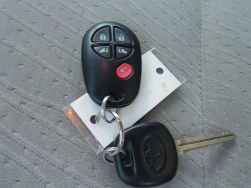 Used 2017 Toyota Sienna LE image 45