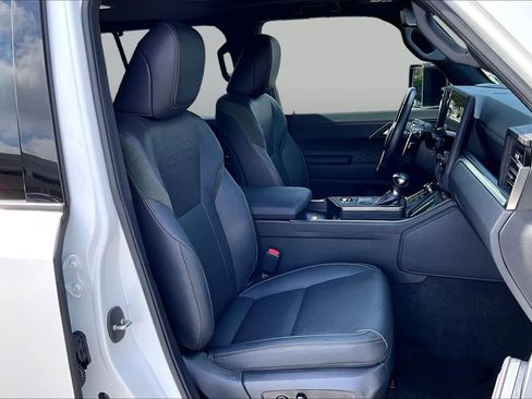 Used 2024 Lexus GX 550 AWD/4WD image 8
