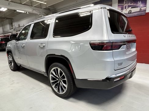 Certified 2022 Jeep Wagoneer Series III w/ Premium Group I AWD/4WD image 7