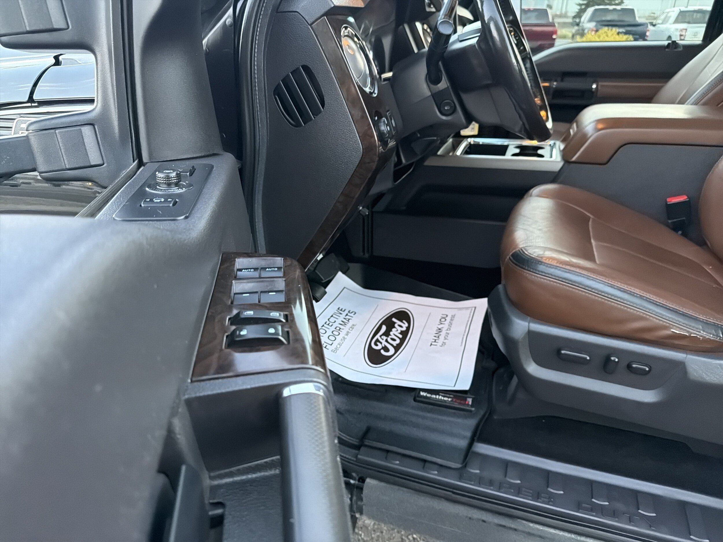 Used 2016 Ford F250 Platinum w/ Platinum Package AWD/4WD image 3