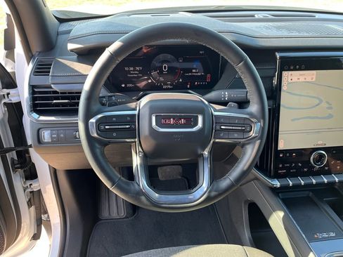 Used 2025 GMC Acadia Elevation image 16