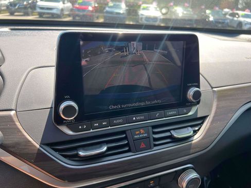 Used 2023 Nissan Altima 2.5 SV image 14