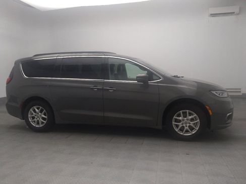 Used 2022 Chrysler Pacifica Touring-L FWD image 11