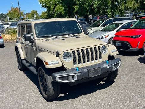 Used 2022 Jeep Wrangler Unlimited Sahara w/ Cold Weather Group AWD/4WD image 5