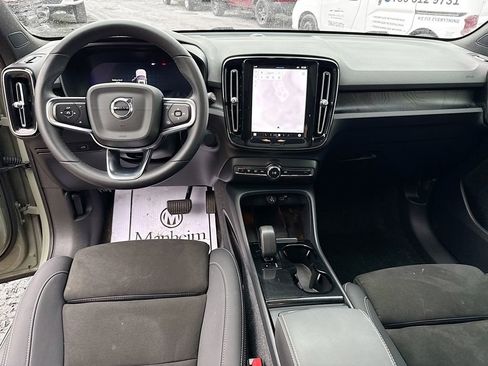 Used 2023 Volvo XC40 Recharge Plus image 25