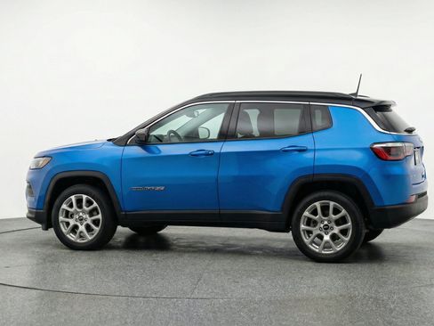 Used 2025 Jeep Compass Limited AWD/4WD image 5