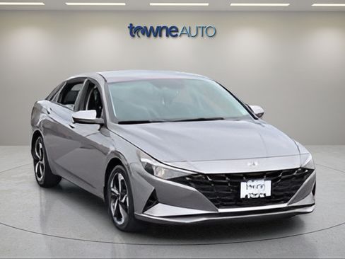 Used 2023 Hyundai Elantra SEL w/ Convenience Package FWD image 7