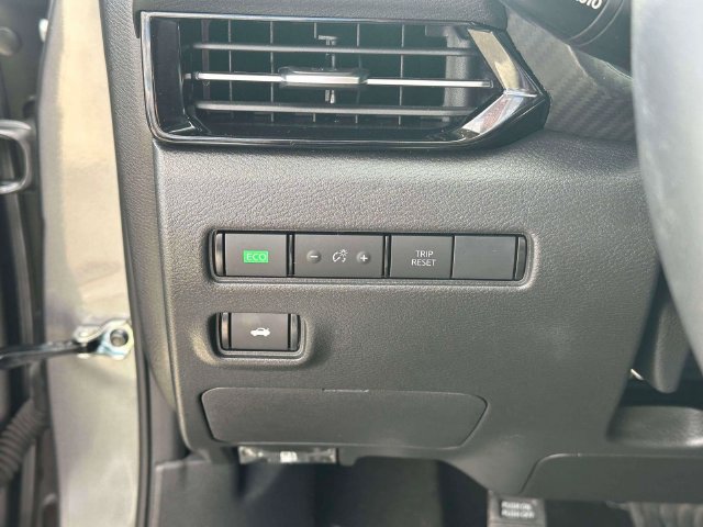 Used 2024 Nissan Sentra SR w/ SR Premium Package FWD image 21