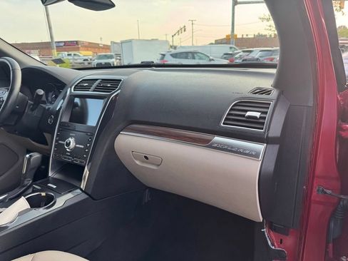 Used 2019 Ford Explorer Limited w/ Ford Safe & Smart Package FWD image 21