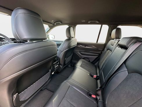 New 2025 Jeep Grand Cherokee Altitude image 19