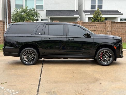 Used 2024 Cadillac Escalade ESV V w/ Heavy-Duty Trailer Package AWD/4WD image 13