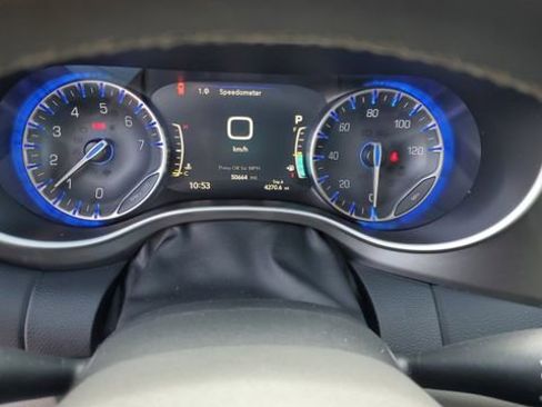 Certified 2024 Chrysler Pacifica Touring-L image 12