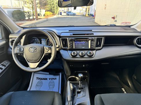 Used 2017 Toyota RAV4 LE AWD/4WD image 22
