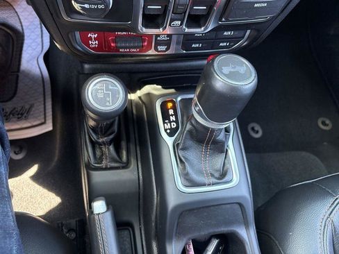 Used 2022 Jeep Wrangler Unlimited Rubicon w/ Xtreme Recon 35" Tire Package image 23