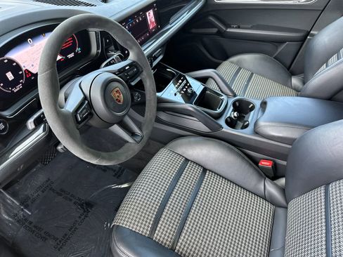 Certified 2024 Porsche Cayenne Coupe AWD/4WD image 4