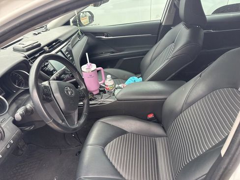Used 2019 Toyota Camry SE FWD image 11