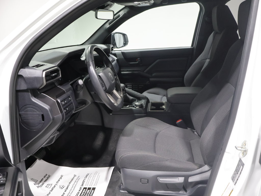 Used 2025 Toyota 4Runner SR5 AWD/4WD image 9