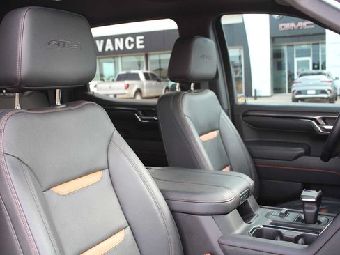 Used 2024 GMC Sierra 1500 AT4 w/ AT4 Premium Package AWD/4WD image 21