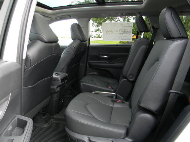 New 2026 Toyota Grand Highlander XLE FWD image 19
