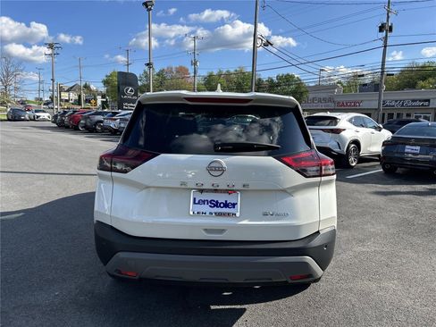 Used 2023 Nissan Rogue SV image 4