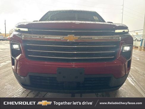 Certified 2025 Chevrolet Traverse LT w/ Driver Confidence Package image 2