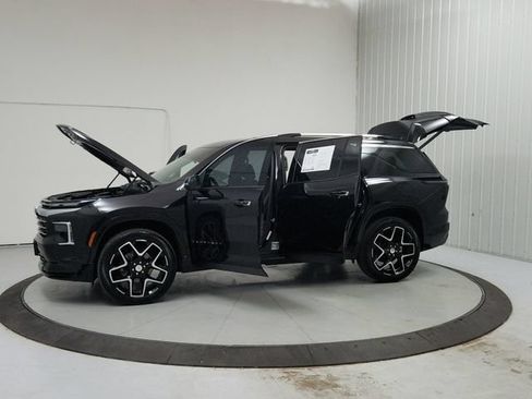 Used 2026 Chevrolet Traverse High Country FWD image 12