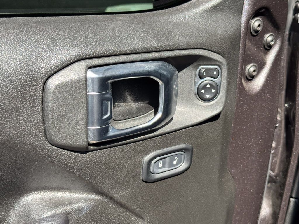 Used 2024 Jeep Wrangler Unlimited w/ Convenience Group AWD/4WD image 11