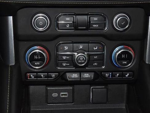 Used 2023 GMC Yukon XL SLT image 19