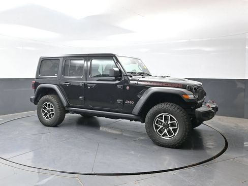 Used 2025 Jeep Wrangler Unlimited Rubicon AWD/4WD image 5