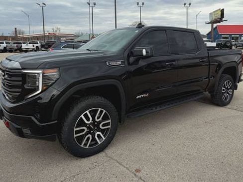 Used 2024 GMC Sierra 1500 AT4 w/ Technology Package AWD/4WD image 9